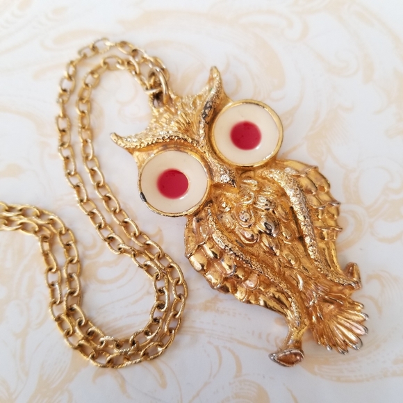 Vintage Mid Century 1960s Enamel Goldtone Owl Pendant Necklace - Picture 8 of 16